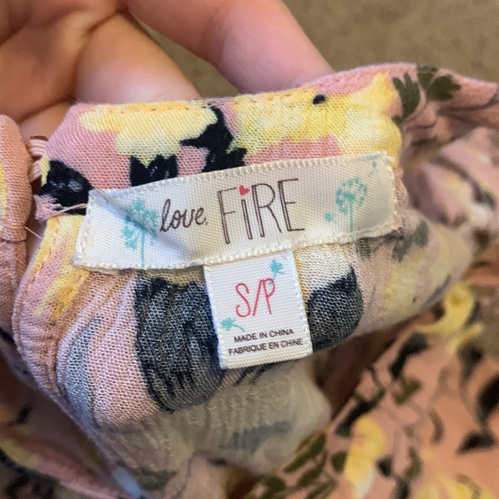 Love Fire floral pink cold shoulder top - Picture 3 of 3